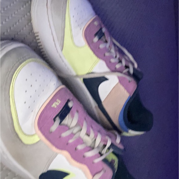 Nike Af1s only worn twice. Very good condition, custom colors - Picture 2 of 4